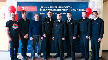 俄渔与行业院校的学生共同规划职业发展路径