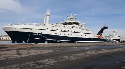 РРПК продолжает обновление флота – поднят Государственный флаг на супертраулере «Капитан Юнак»