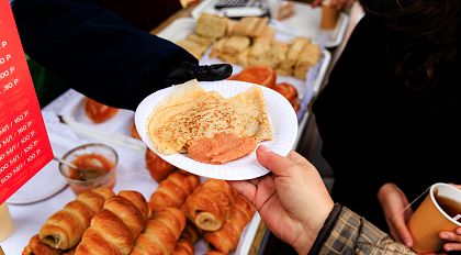 Широкую Масленицу во Владивостоке и Москве отметили с икрой минтая РРПК