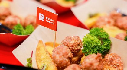 俄罗斯渔业公司在青岛展示野生明太鱼精深加工产品