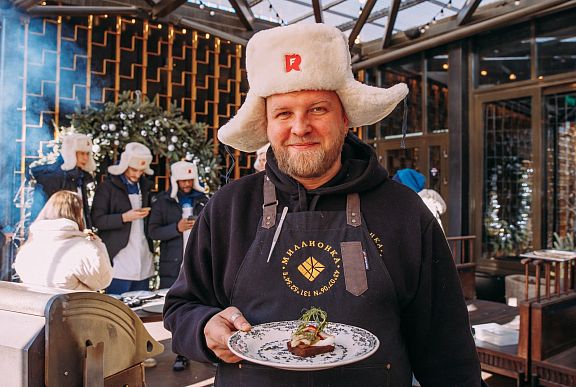 俄罗斯渔业公司在厨艺大师班上介绍了狭鳕新年菜的做法